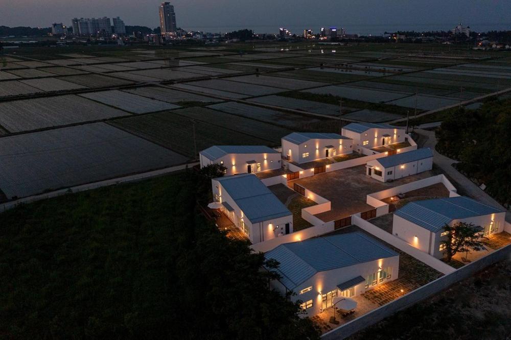 Private Gangneung Pool Villa Exterior photo